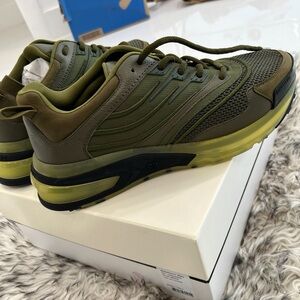 Givenchy G1 O
Size: 10